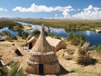 Перу - Поселение возле реки