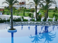 Queens Park Resort - 