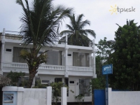 White Surfing Beach Resort - 