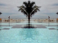 Camelot Beach Hotel - 