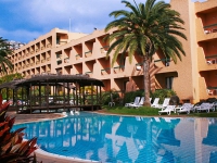 Dom Pedro Garajau - вид на отель и бассейн