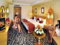 Royal Dragon Hotel - 