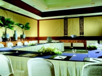 Swissotel Merchant Court - -