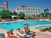 Adelais Bay Hotel - 