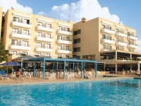 Queens Bay Hotel - 