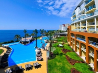 Pestana Promenade Ocean Resort Hotel - вид на отель и бассейн