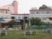 Adelais Bay Hotel - 